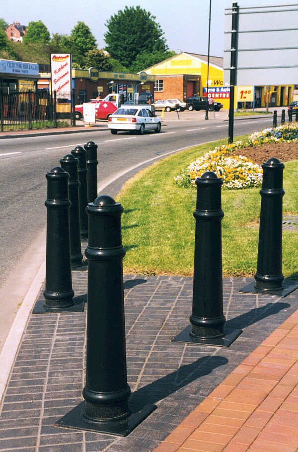 126 – Cannon Style Bollard