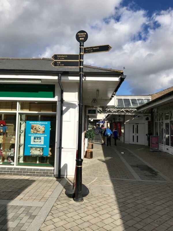707MANCHESTER - Image 3